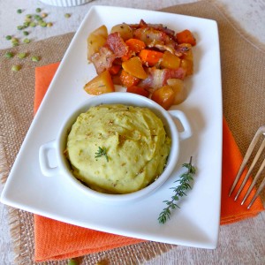 Purée onctueuse de pois cassés, légumes glacés au lard fumé